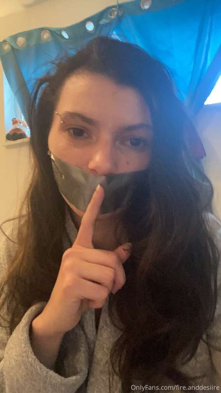 Anyone into bdsm?? I’m your girl 🔥