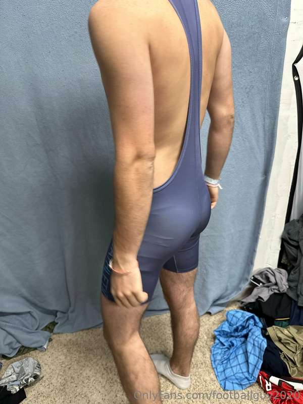 Wrestling singlet wearing private! 8