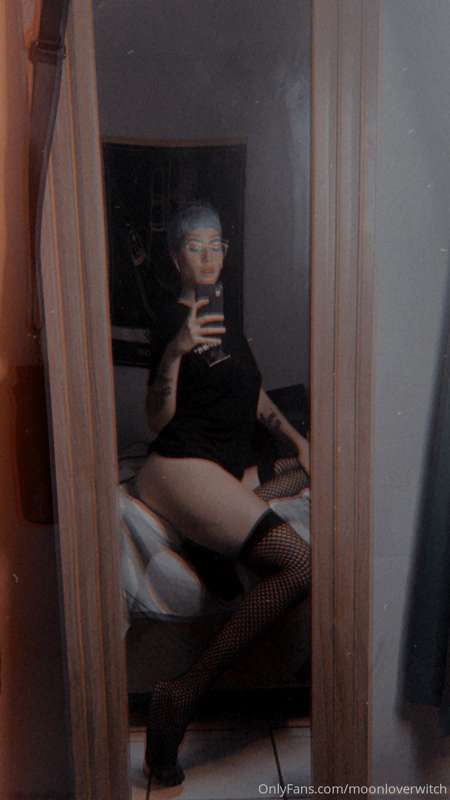 Wow i have to make more content with this fishnet tights