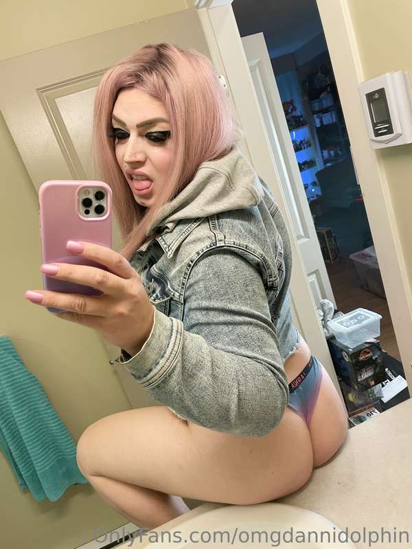 Booty tease 😈 1