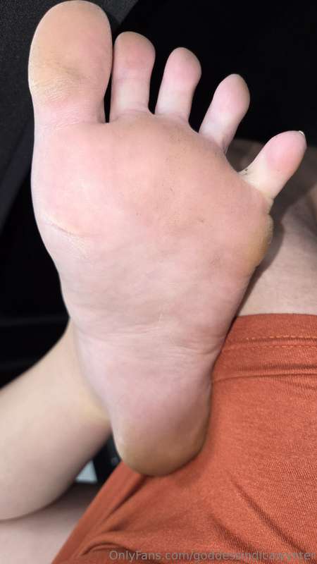 Sweaty calluses ready for your nose and mouth😼😈 3