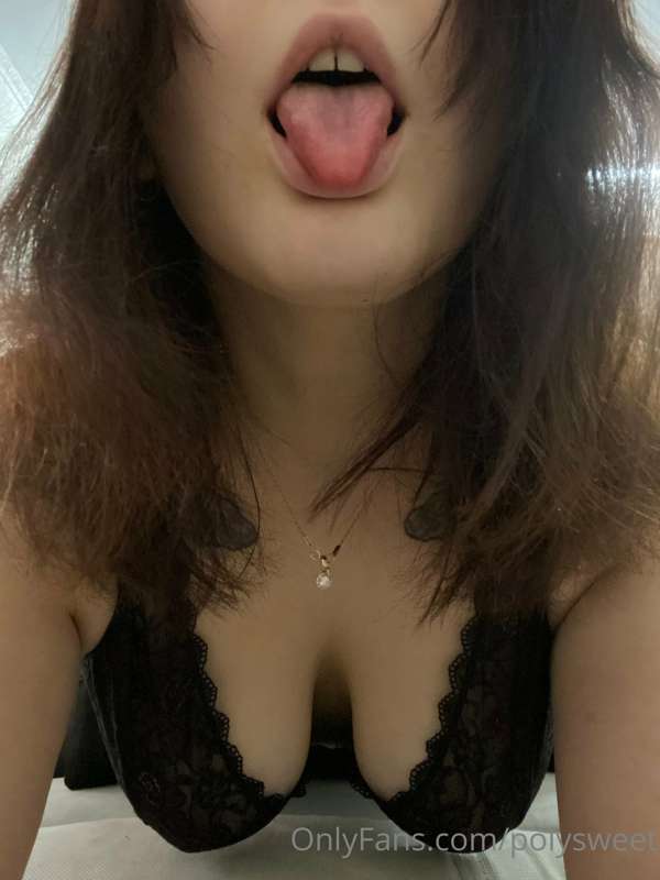 What part of your body would you like me to lick with my ton..