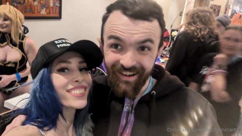 Our CEO in action at Ikkicon with the lovely @katylagray 