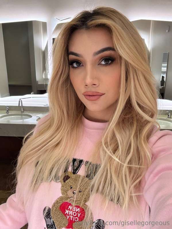Blondes do it better 😉💕