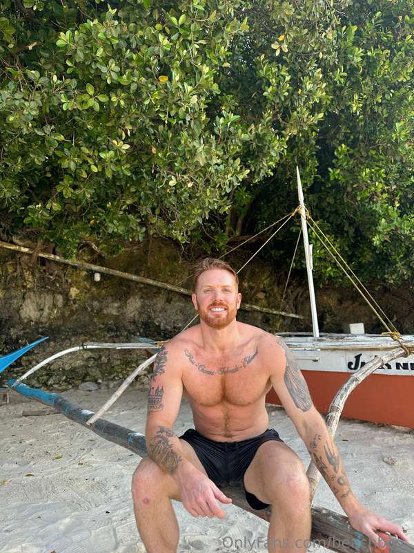 Hi baby! I’m busy in paradise… just a lil dump of content he.. 6