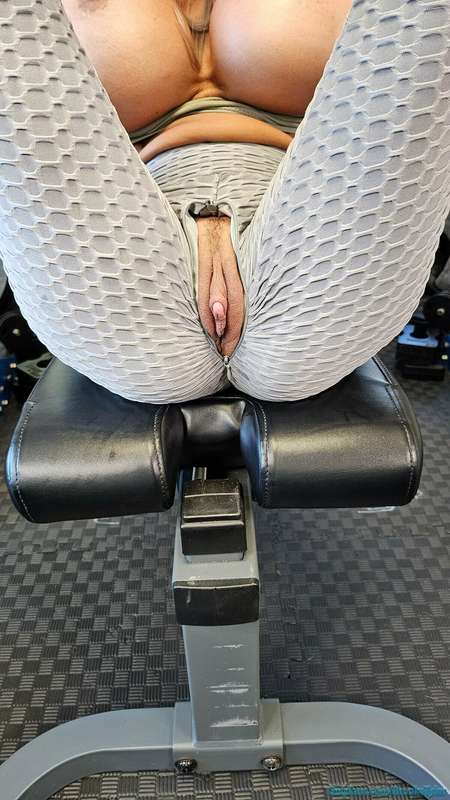 Sadly, no hot stud got his fingers sloppy wet from sticking .. 10
