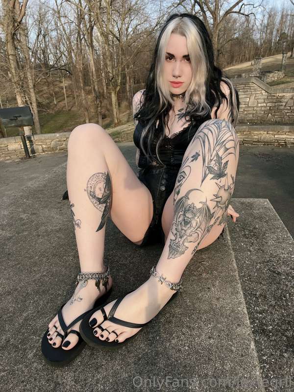 It’s starting to warm up for flipflops and I’m so excited to.. 1