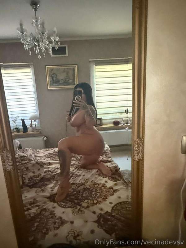 Ce spui de brazilianca asta cu buze perfecte strimta pt oric.. 1