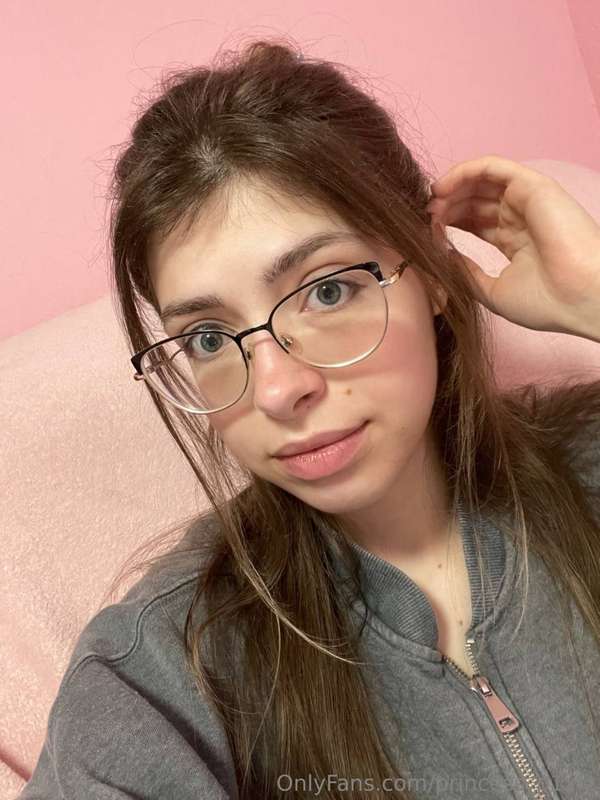 Your home girl 🎀 @maria_curie 🎀 she is waiting for you for a..