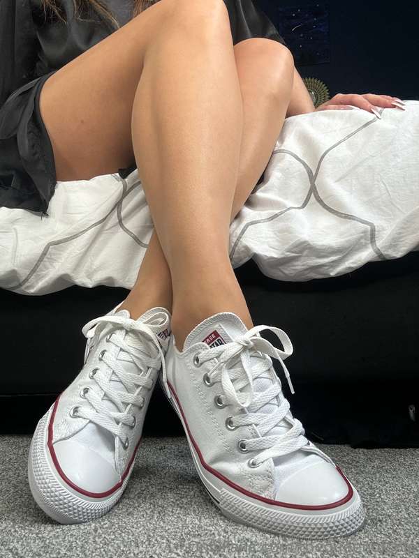 Converse normally always worn barefoot.. this time with some..