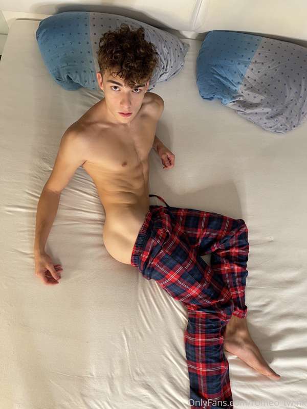 Romeo_Twink - Onlyfans - 18 Dec, 2021 1