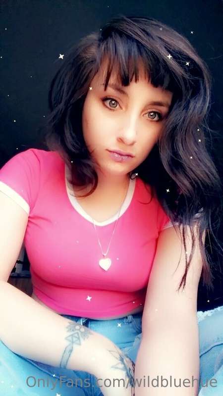 Feeling cute and loved. Hmu. Leave me tips. Follow my links ..