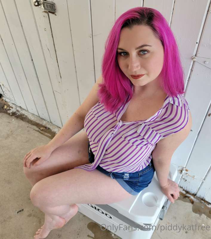 Can you tell I'm not wearing a bra in this photo? 😳