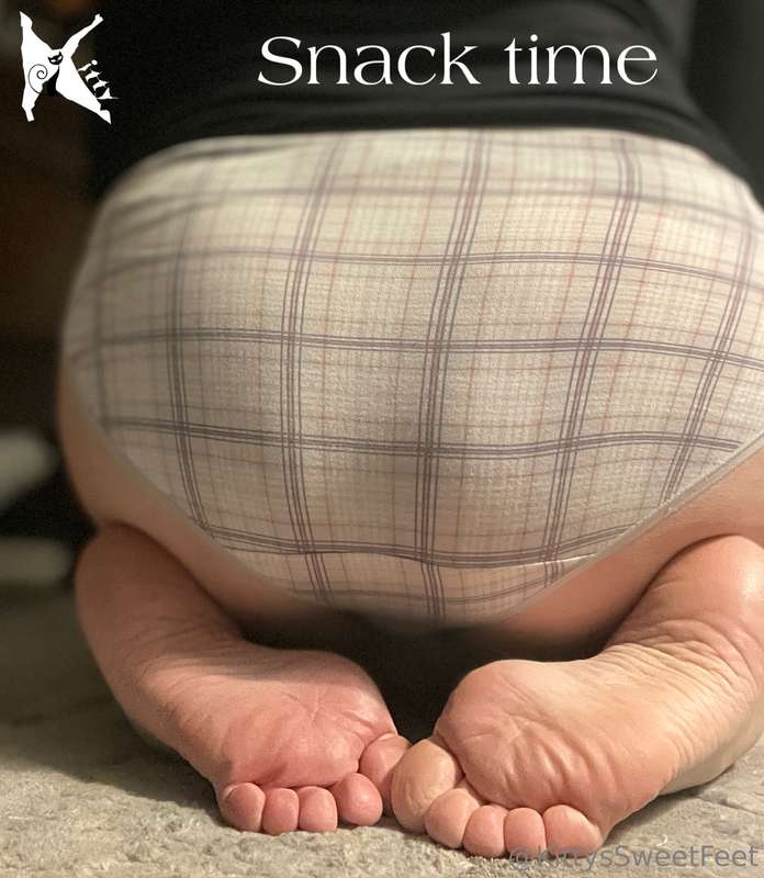 Impromptu photo set. Snapped a few pics in my comfy cotton p.. 2
