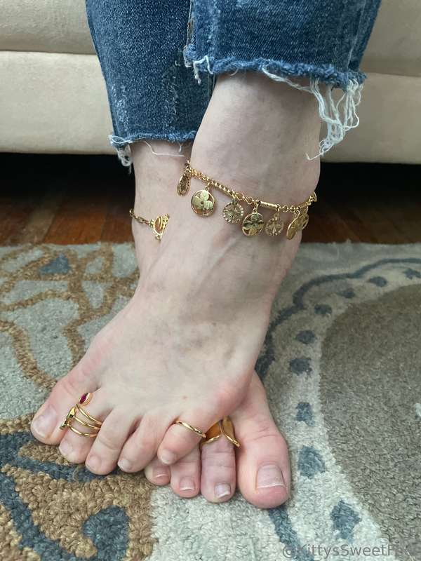 Do you prefer Gold or Silver foot jewelry? 