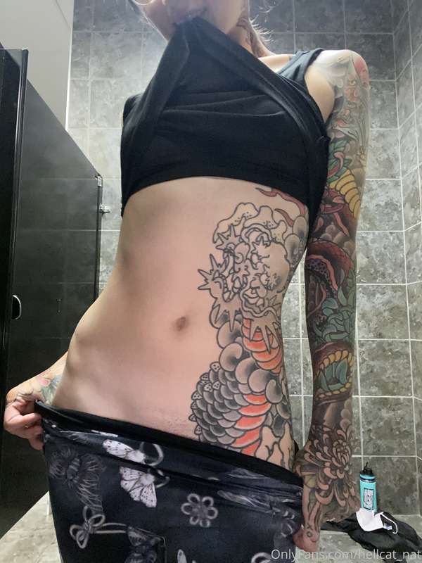 Hip Check 👀 Gotta start going to planet fitness more and usi.. 9
