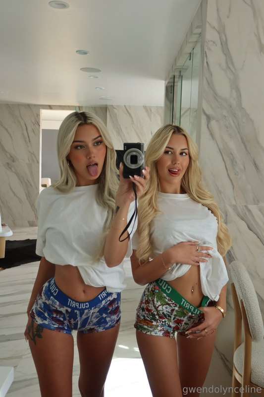 Two blondies about to break your bed 😈😈