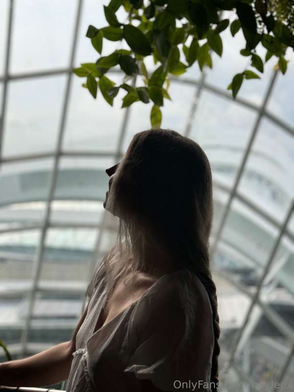 Do you guys like to see some of my travel pictures too? 😘 9