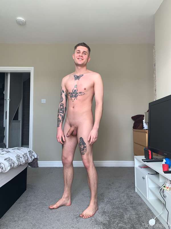 Morning everyone, hope you have a good day 👅 3