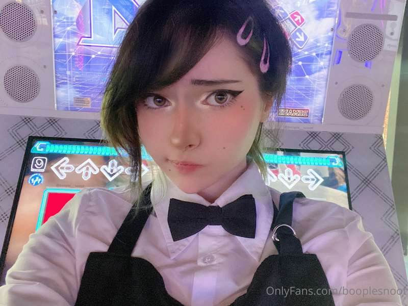 Kobeni DDR
i tried doing this cosplay/playing ddr in it in 9.. 6