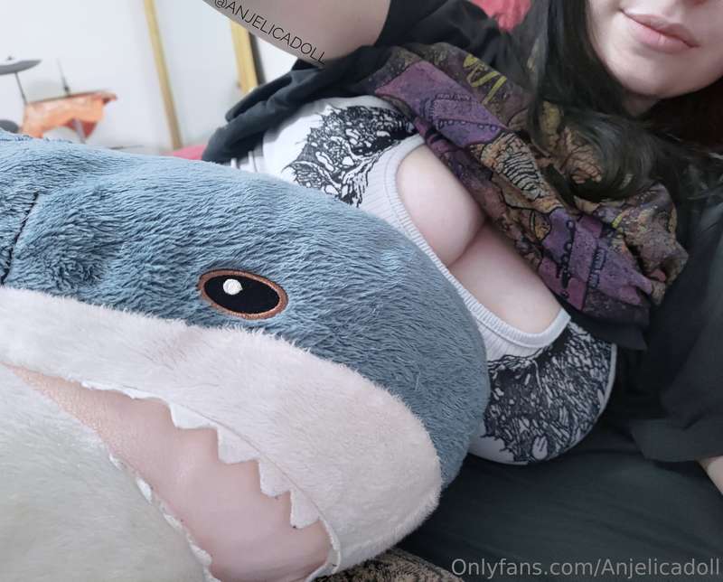 Silly pic! cause I'd be in the mood just for cuddles rn 🥺 (l..