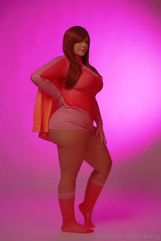 Cosplaying as the thick version of Atom Eve from Invincible!.. 3