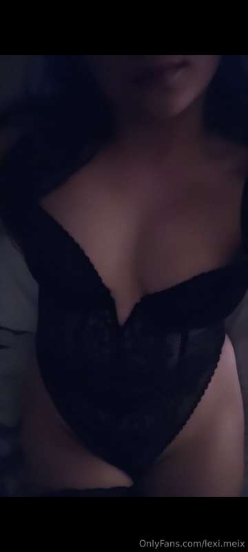 He calls me his queen, but tonight I’m everyone’s favorite t..