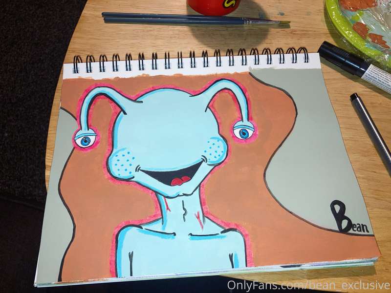Hi hi hi just letting you guys know I did an alien 👽 goodnig..