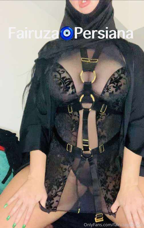 Fairuzapersiana - Onlyfans - 10 Dec, 2021