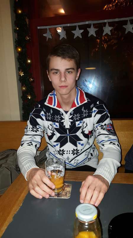 At the bar with my friends 😗🧃