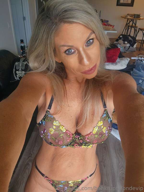 Definitely need a tan but heyyyyyyDown 45 lbs and ready to s..