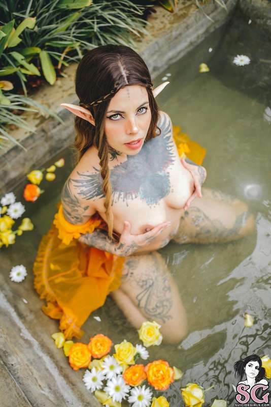 Float away with @marjo_sg in her #setoftheday, Ethereal Beau.. 9