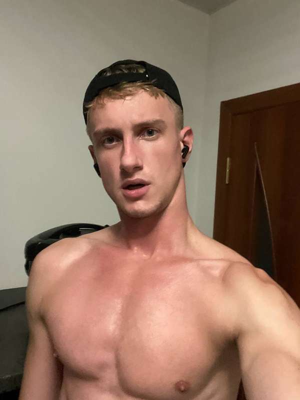 The real hung VERS🏳️‍🌈 with monster cock 🍆🤤@nathanielvip 😍Hi.. 4