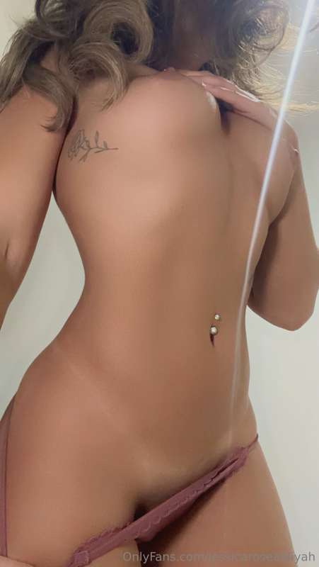 It's Monday again... 😩 That means you lot need some tits to .. 1