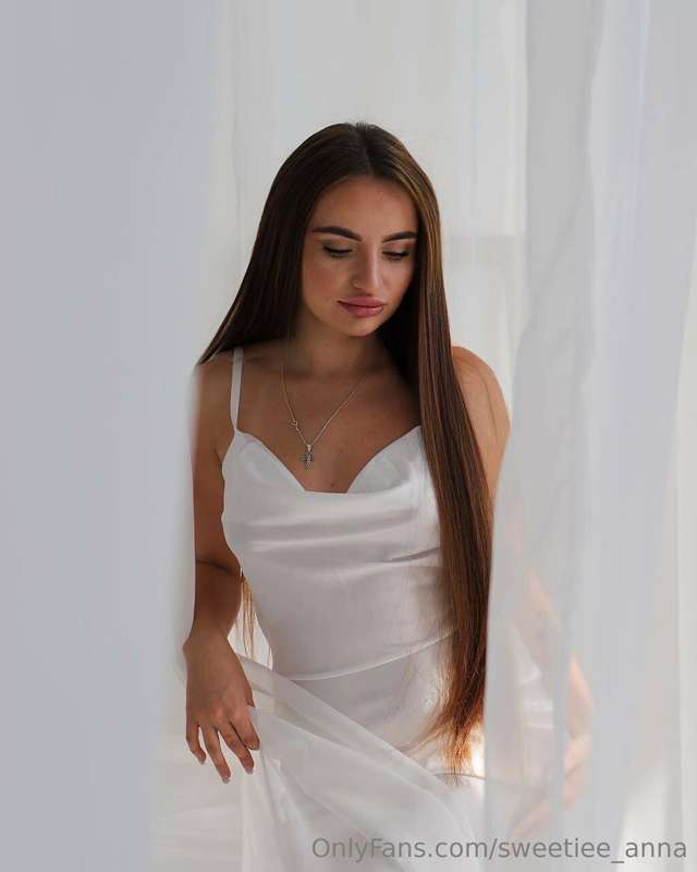 A white dress is a true symbol of purity and tenderness. 🤍 I..