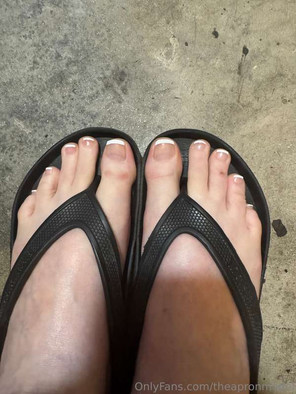 This foot’s for you. 🥰. Feel free to tip for me sharing pret.. 8