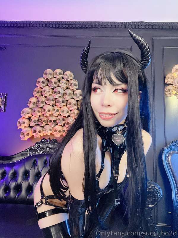 Su succubo favorita lista para chupar 👀 4