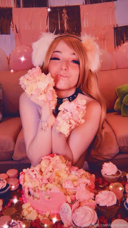 Hi I’m 25 today! 💕 14