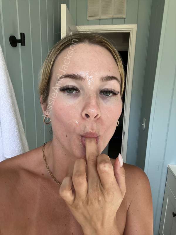 **My Valentine’s Day facial!** 🌹
This was how we started the.. 6