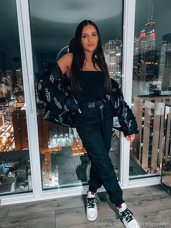 Wearing my favorite...all black 🖤 I went out this weekend an.. 1