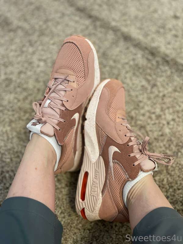 Treated myself to some new Nikes! I love the color - can’t w..
