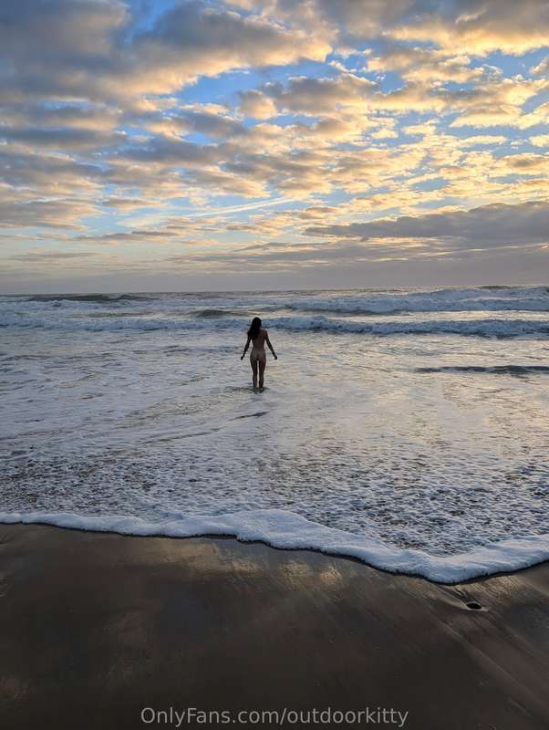 My favorite kind of beach adventures🕉️ 4