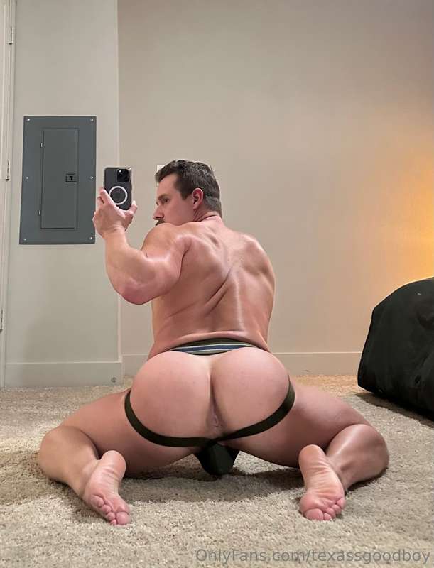 What most people see vs what my fans see 😈 … which one do we.. 2