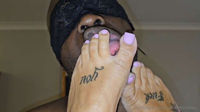 Starting off with Tatty Tyler's cute little tootsies! 9
