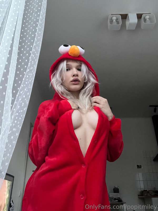 my new pajamas show off my boobs well❣️