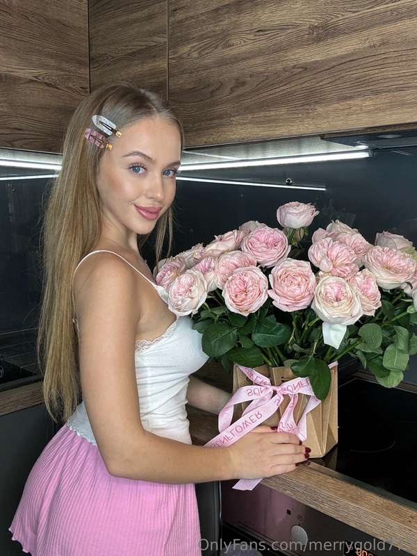give flowers to a girl it's always so nice ☺️💐 💗 