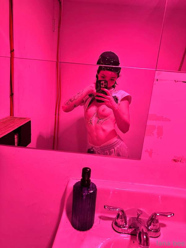 Sneaky titty pics on set lol 1
