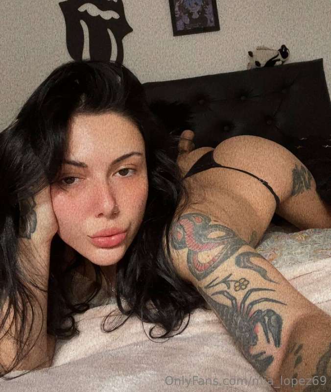 🦇 @goddessmery 🦇 FREE AND ACTIVE NOW. Horny and wet gotic gi..