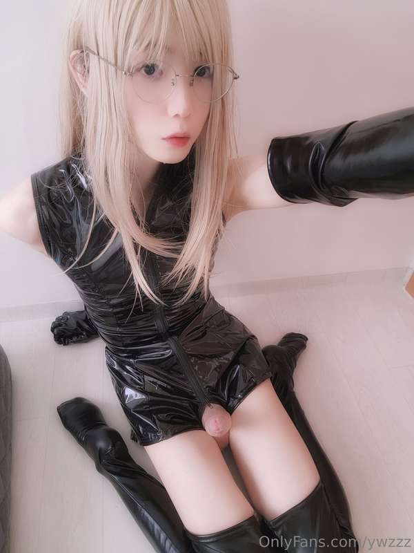 sweat a lot when I wear latex clothes 1