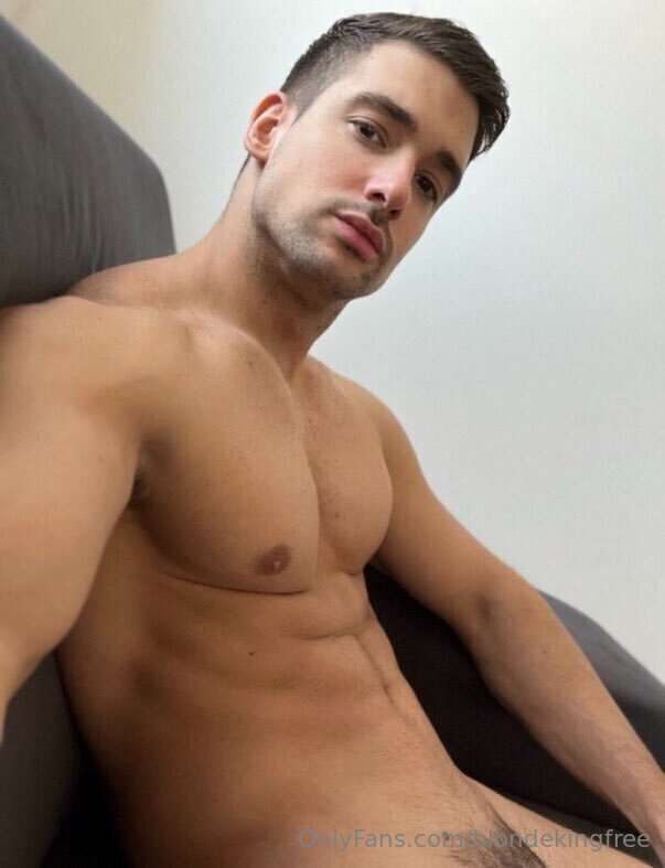 Hey I’m Nic! @niccoloneri I came to take you down deep to my.. 2